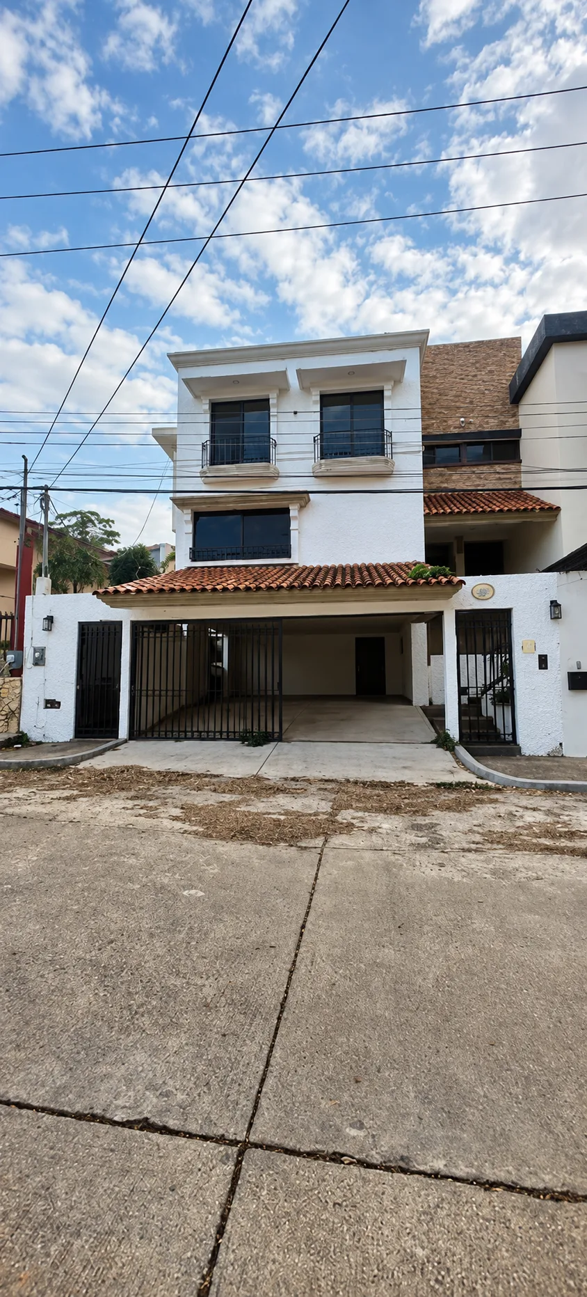CASA EN VENTA PETROLERA CHAIREL
