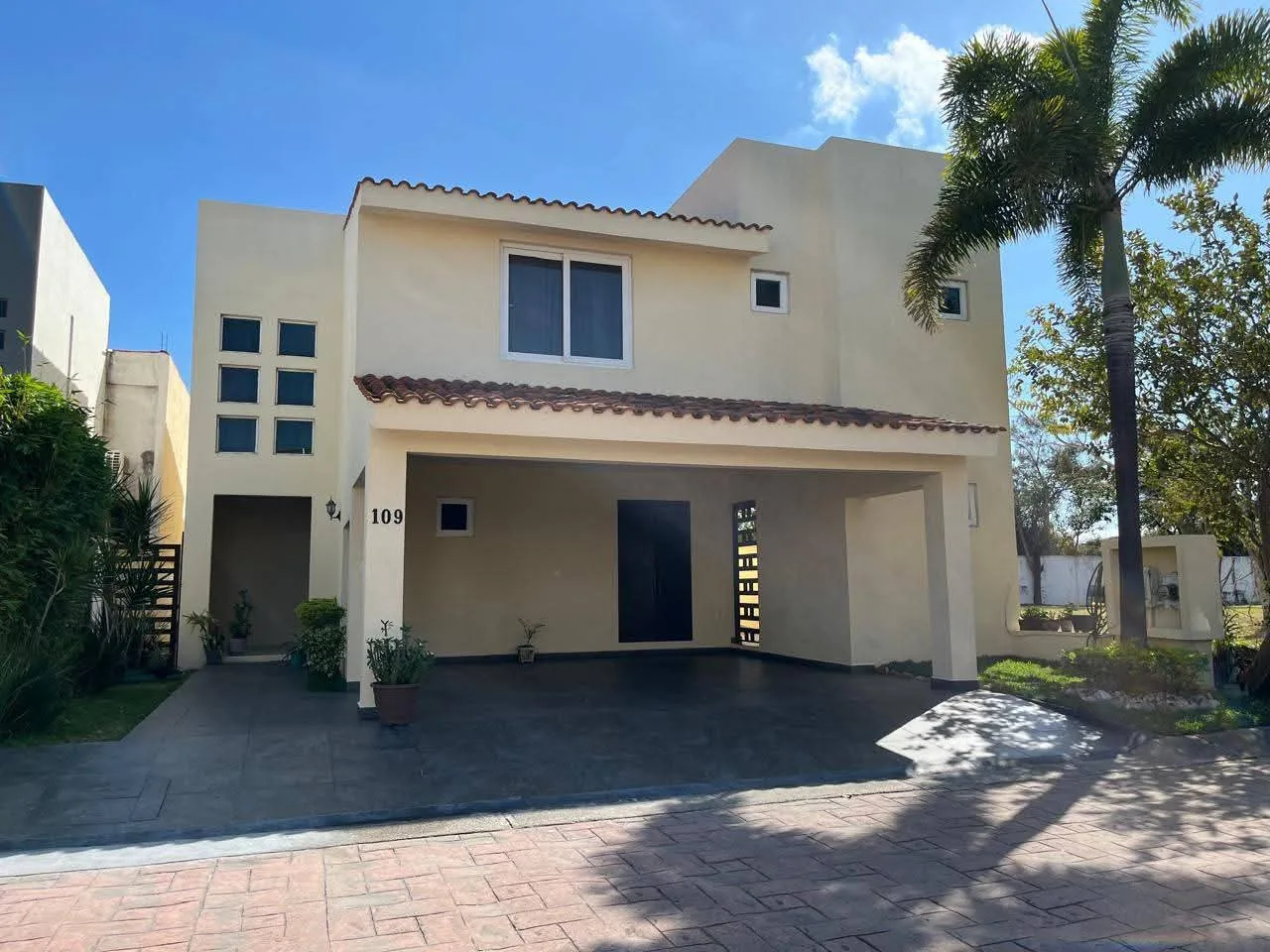 CASA EN VENTA RESIDENCIAL NÁUTICO
